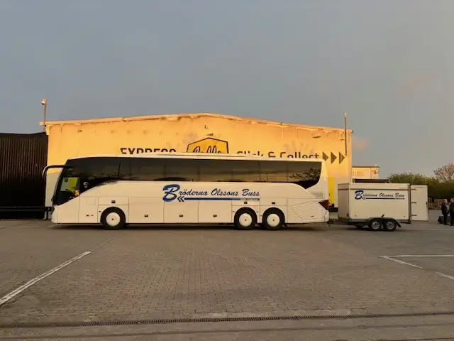 Buss med släp